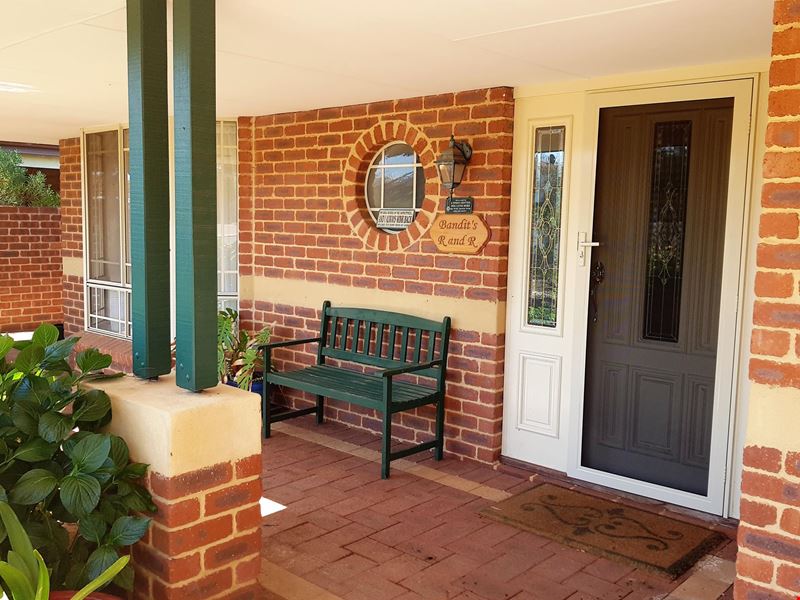 8 BANKSIA PLACE, Lake Grace WA 6353