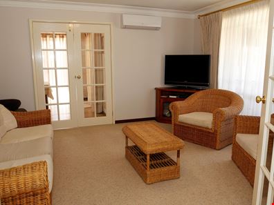 8 BANKSIA PLACE, Lake Grace WA 6353