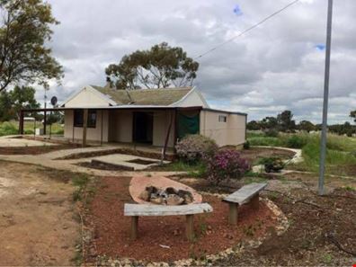 38 Forrest St, Quairading WA 6383