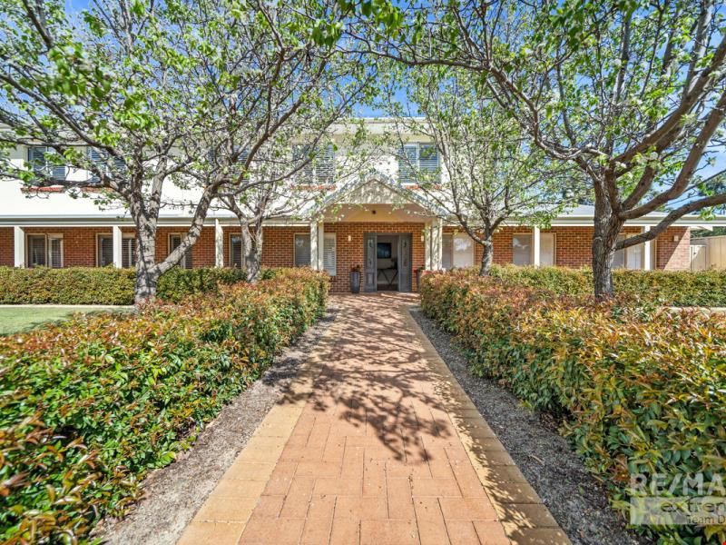 576 Neaves Road, Mariginiup WA 6078