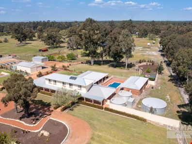 576 Neaves Road, Mariginiup WA 6078
