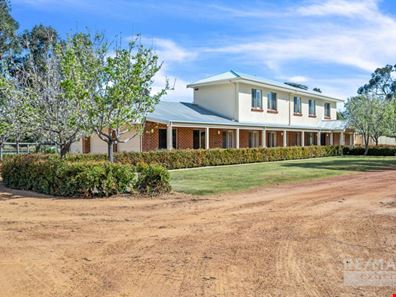576 Neaves Road, Mariginiup WA 6078