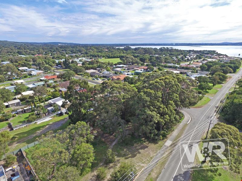 202 Bay View Drive, Little Grove WA 6330