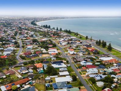 136 Penguin Road, Safety Bay WA 6169