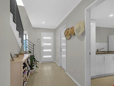 8/39 Edinburgh Road, Forrestfield WA 6058