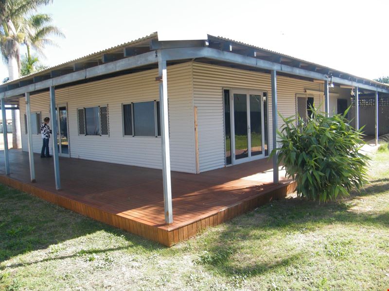 12 Cornish Street, Carnarvon WA 6701