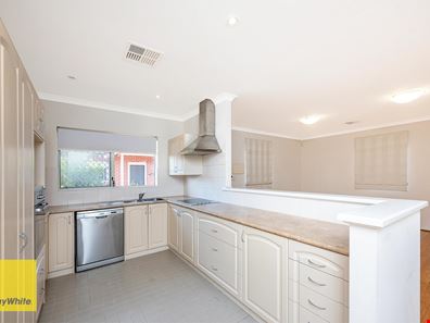 2/9 Railway Road, Kalamunda WA 6076