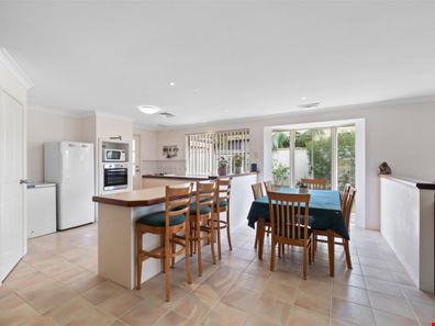 4 Groyne Road, Geographe WA 6280