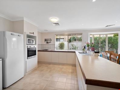 4 Groyne Road, Geographe WA 6280