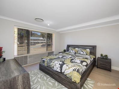 6 Truslove Street, Wooroloo WA 6558