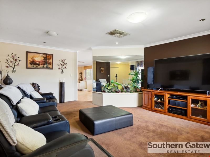 6 Colchester Avenue, Orelia WA 6167