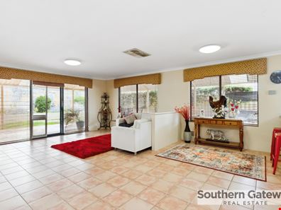 6 Colchester Avenue, Orelia WA 6167