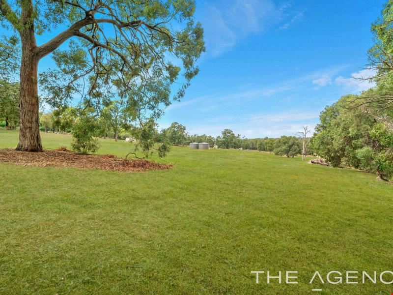 570 Dinsdale Road, Wooroloo WA 6558