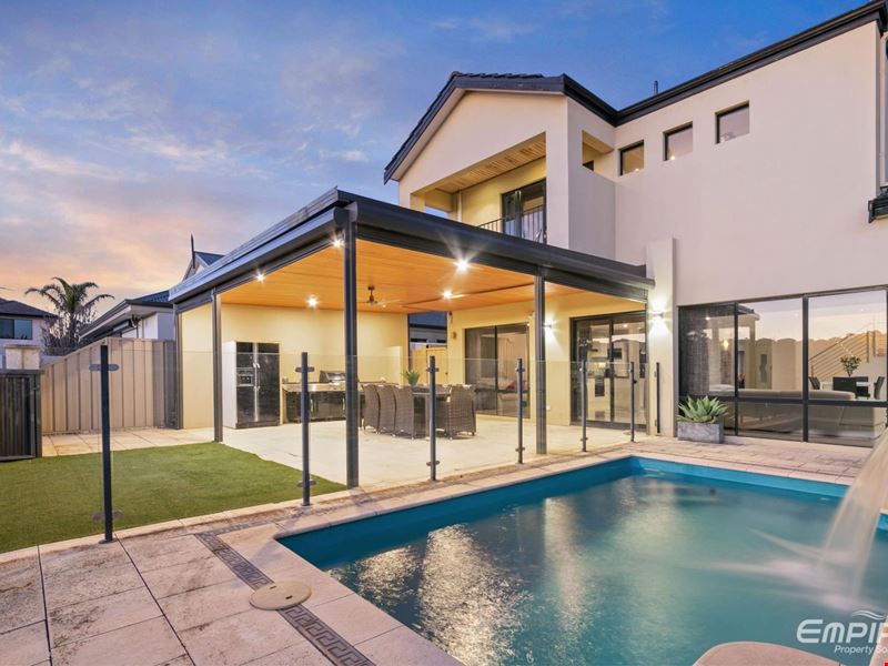 11 Yalgorup Lane, Lake Coogee WA 6166