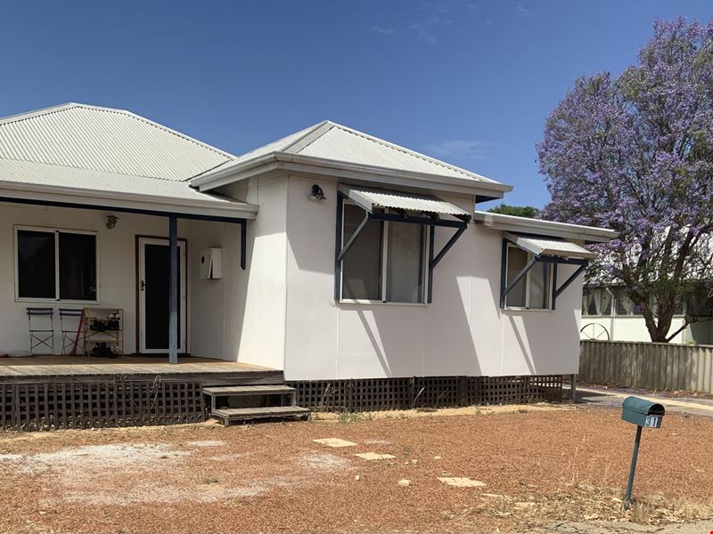31 Cunningham Street, Merredin WA 6415