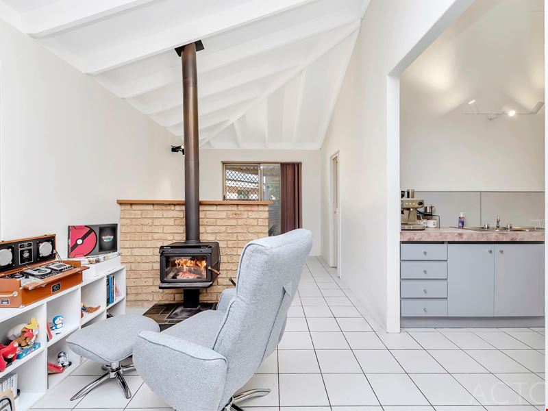2/15 Nerrena Court, Greenfields WA 6210