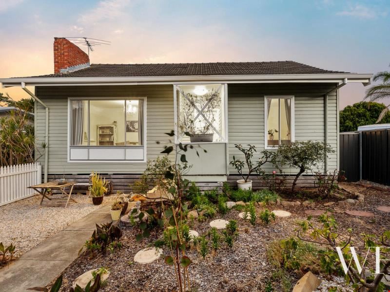 18 Grigg Place, Hilton WA 6163