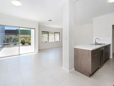 30/75 Baler Court, Hammond Park WA 6164