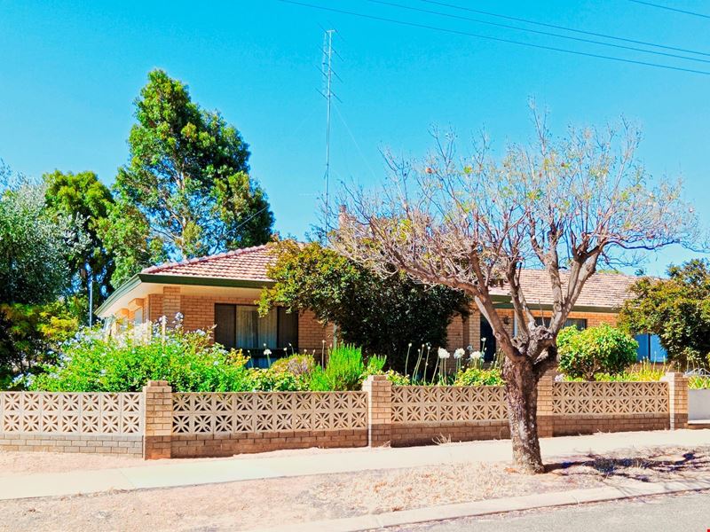 1 Kirkwood Street, Corrigin WA 6375