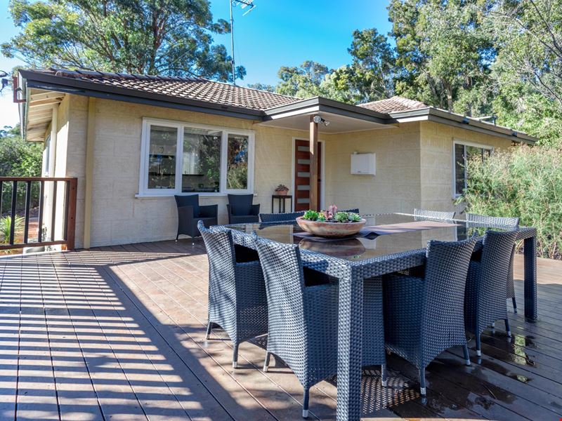 4 Wanliss Street, Jarrahdale WA 6124
