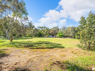 2 Ray Close, Byford WA 6122
