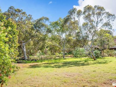 2 Ray Close, Byford WA 6122