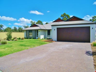 10 Denison Link, Millbridge WA 6232