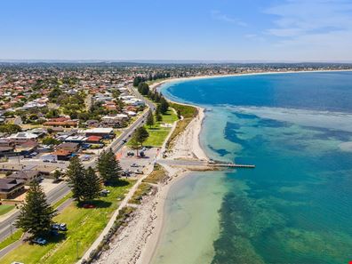 1 Hawker Street, Safety Bay WA 6169