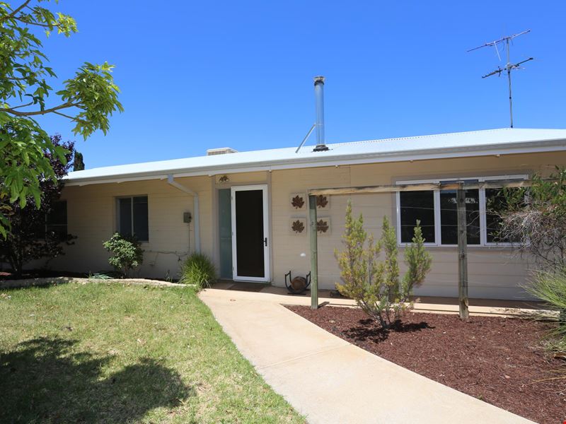 38 Grevillea Cres, Kambalda West WA 6442