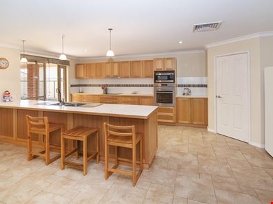 28 Santons Approach, Yalyalup WA 6280