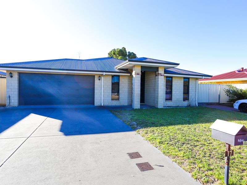 17 Cannes Parade, Castletown WA 6450