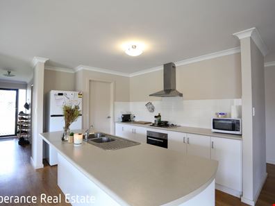 17 Cannes Parade, Castletown WA 6450
