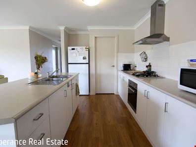 17 Cannes Parade, Castletown WA 6450