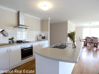 17 Cannes Parade, Castletown WA 6450
