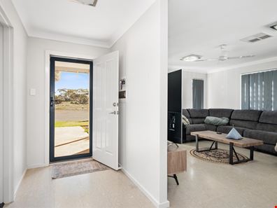 16 Kakarla Avenue, Karlkurla WA 6430