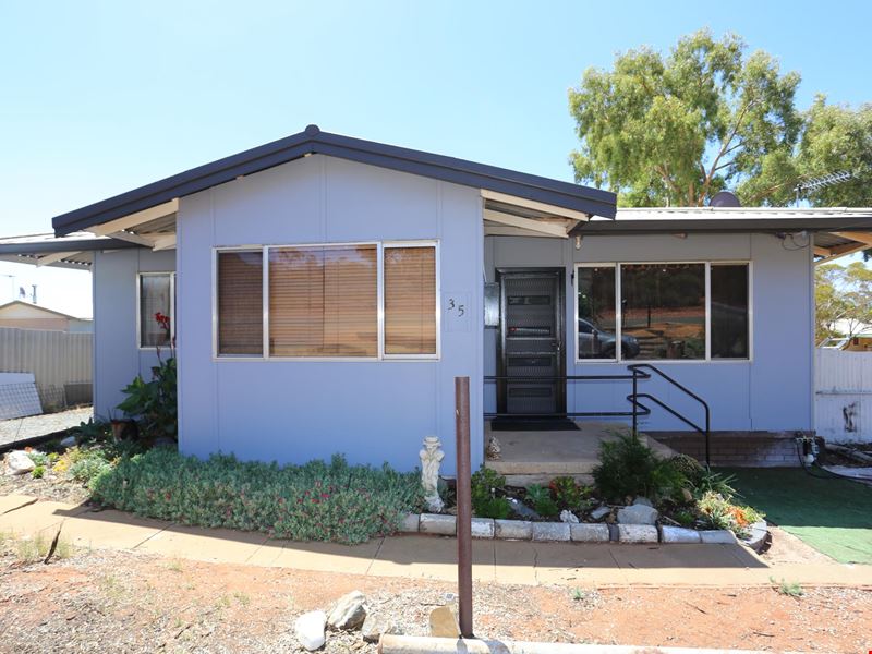 35 Gordon Adams Rd, Kambalda East WA 6442