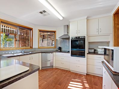 11 Fairfax Drive, Moresby WA 6530