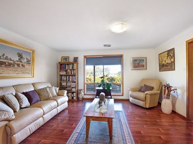 11 Fairfax Drive, Moresby WA 6530