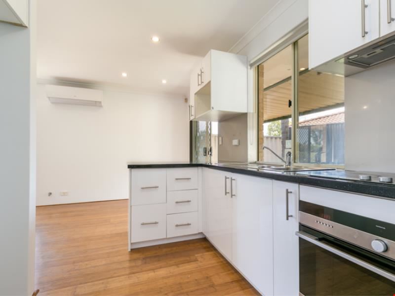 4/16 Rambutan Place, South Lake