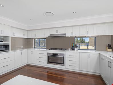 8 Lincoln Street, Deepdale WA 6532