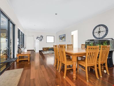 8 Lincoln Street, Deepdale WA 6532