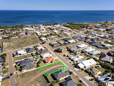 10 Reef Boulevard, Drummond Cove WA 6532