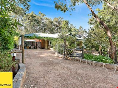 2 Huxham Glen, Mount Helena WA 6082