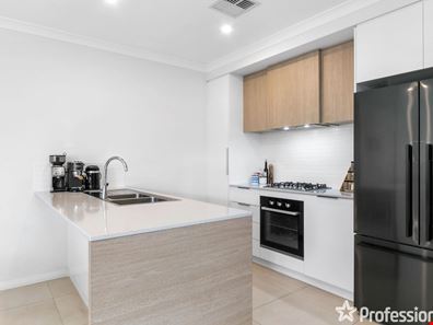 42 Minigwal Loop, Hammond Park WA 6164
