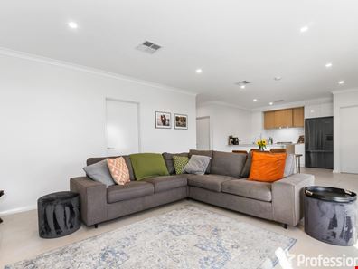 42 Minigwal Loop, Hammond Park WA 6164
