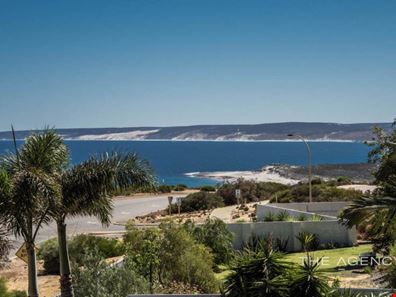 12 Mariner Crescent, Kalbarri WA 6536