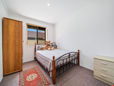 4/86 Centre Street, Queens Park WA 6107