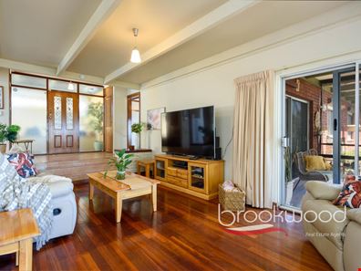 2 Nalya Place, Swan View WA 6056