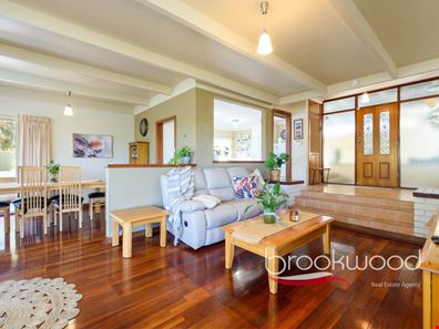 2 Nalya Place, Swan View WA 6056