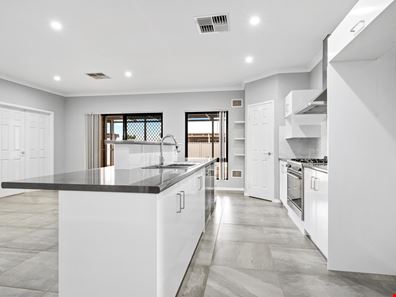 8 Yuwari Avenue, Karlkurla WA 6430